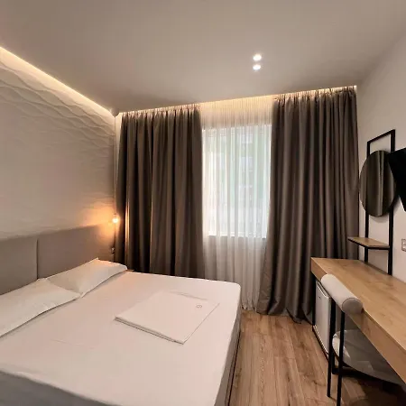 Enzo -central Blloku * 地拉那