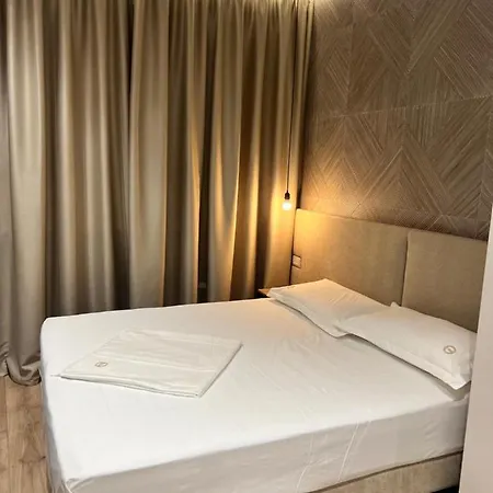 Hotel Enzo & Blloku *