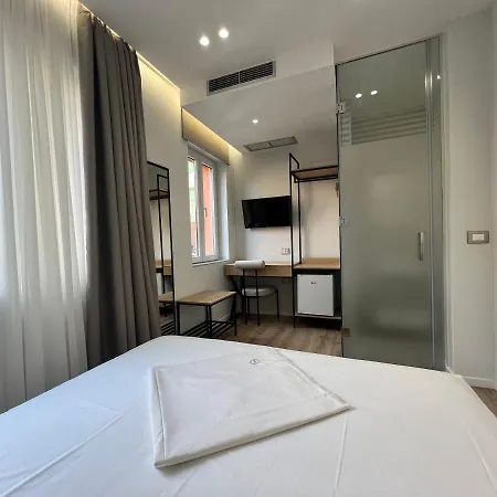 Enzo -central Blloku 地拉那