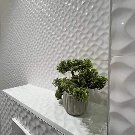 Enzo -central Blloku 地拉那