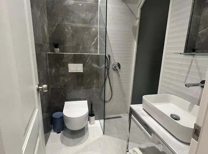 Enzo -central Blloku Otel *