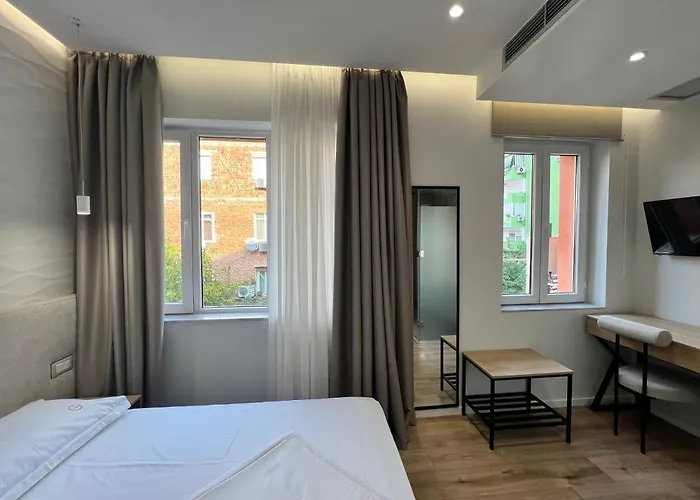 Enzo -central Blloku Otel *