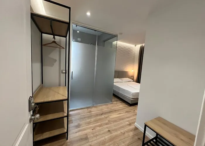 Enzo -central Blloku Otel *