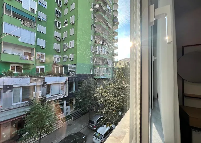 Enzo -central Blloku Otel