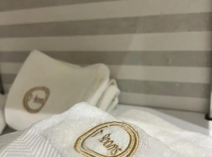 Enzo -central Blloku ティラナ