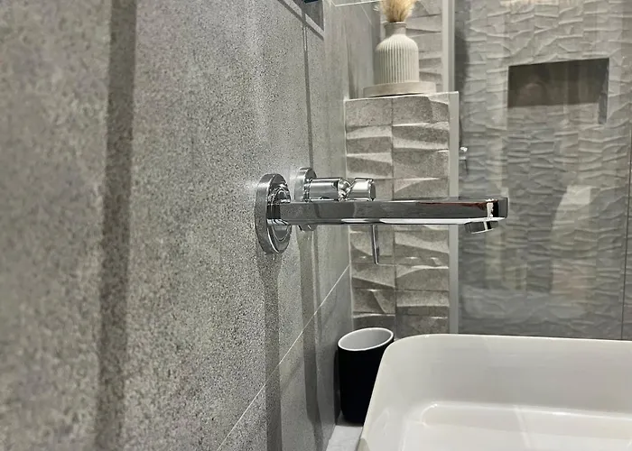 Enzo -central Blloku Otel Tiran