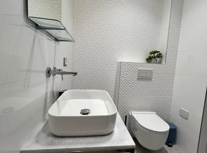 Enzo -central Blloku Otel *