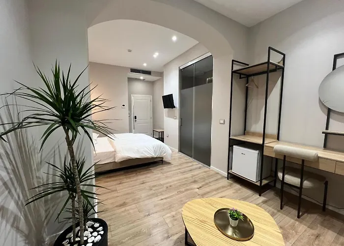 Enzo -central Blloku ティラナ