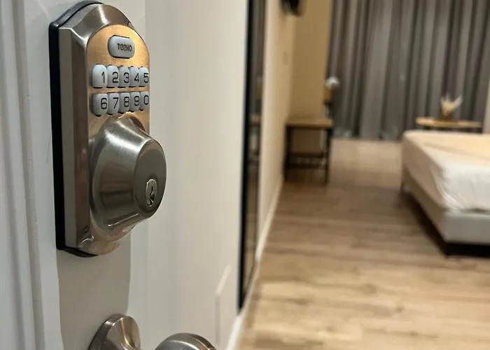 Otel Enzo -central Blloku Tiran