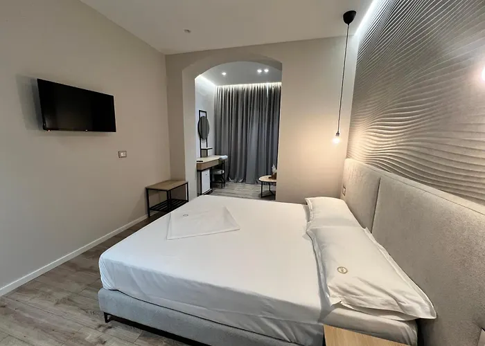 Enzo -central Blloku Otel Tiran