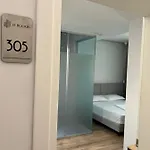 Enzo Blloku Hotel *