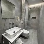 Enzo -central Blloku * Tiran
