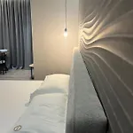 Enzo -central Blloku Otel *