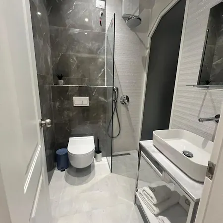 Enzo -central Blloku Hotel *