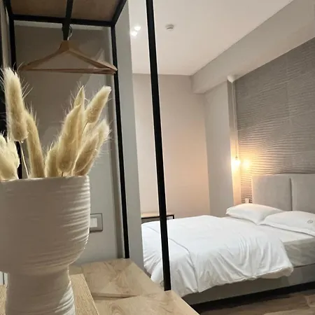 Hotel Enzo Blloku Tirana