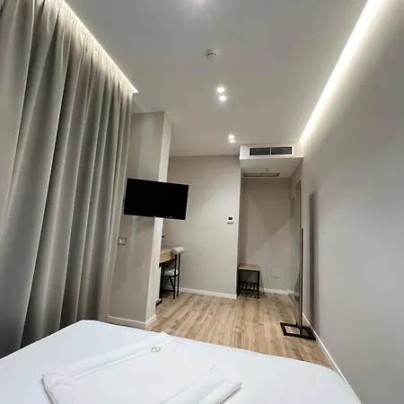 Enzo -central Blloku * Tirana