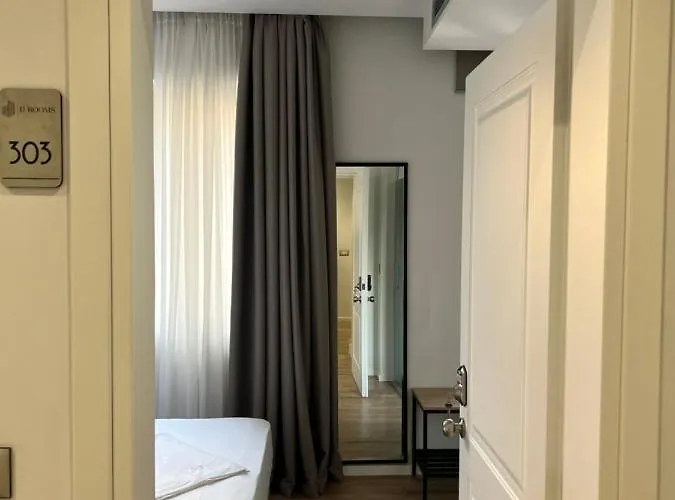 Enzo -central Blloku Szálloda Tirana